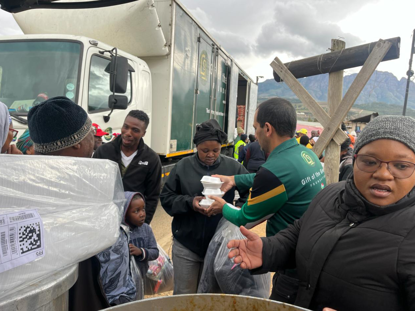 Gift of the Givers helps thousands of Cape fire victims - Scrolla.Africa