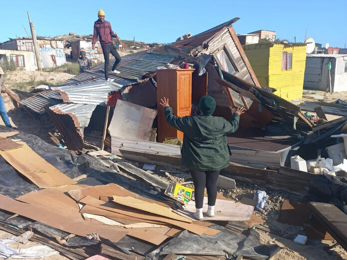 Western Cape shacks razed