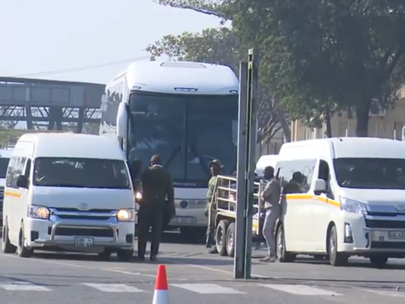 Two arrested for trying to smuggle 35 people into SA - Scrolla.Africa