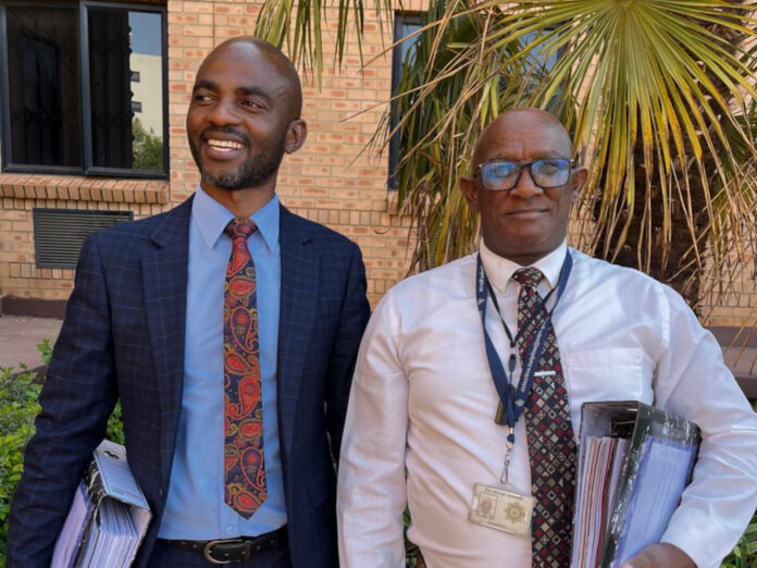 Sers Prince Mbonambi en Kapt Vincent Saunders