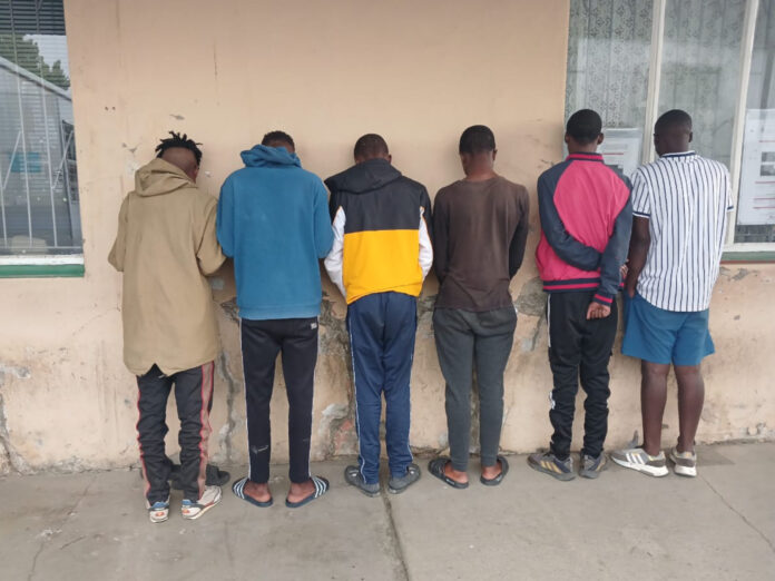 Six suspects arrested after robbing shops through roofs | Scrolla.Africa