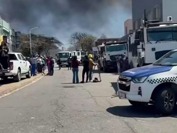 Isuse umsindo indaba yokuvulwa kwezicelo zokukhoseliswa njengoba elinye lamahhovisi eThekwini kuqubuke umlilo