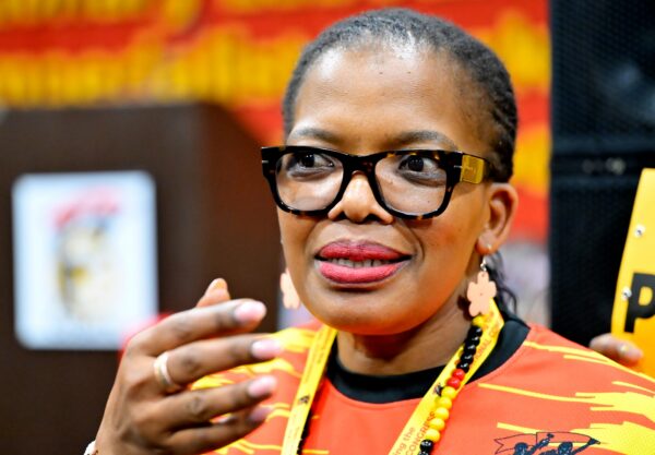 Abesifazane bathatha izintambo njengoba uZingiswa Losi eba ngunobhala jikelele weCosatu